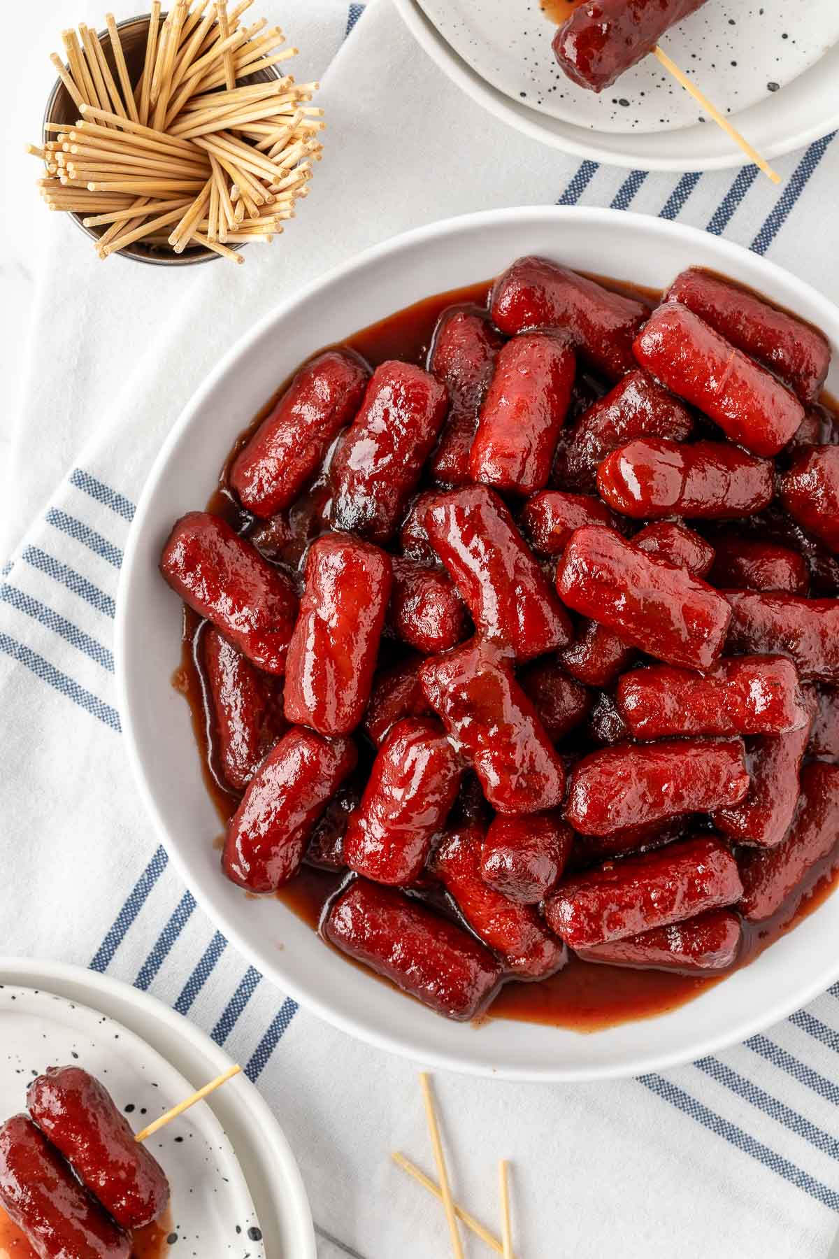 Easy crock pot little smokies appetizer made with grape jelly and chili sauce.