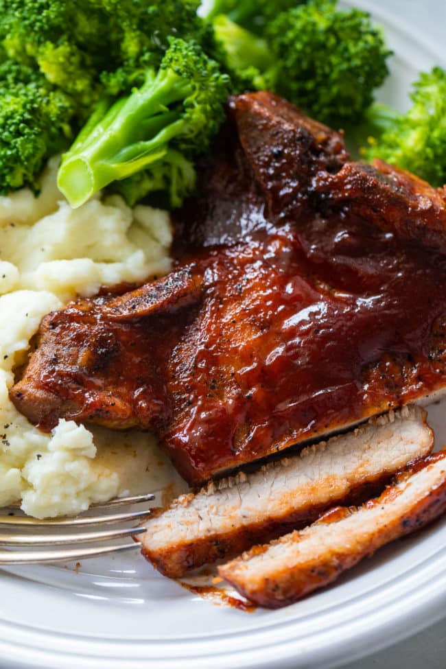 Instant Pot BBQ Pork Chops Recipe - these easy pressure cookier BBQ pork chops make an easy family dinner on those busy weeknights.