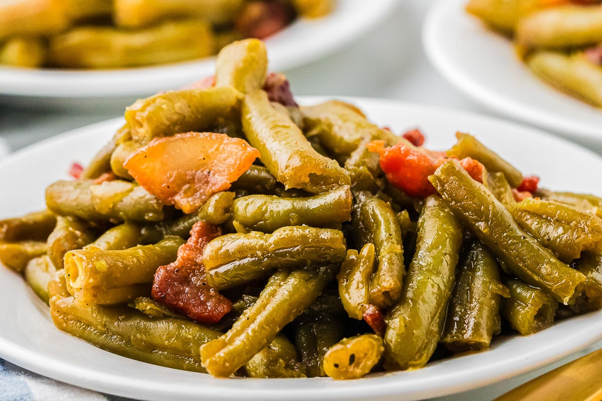Sweet glazed green beans with garlic and pepper
