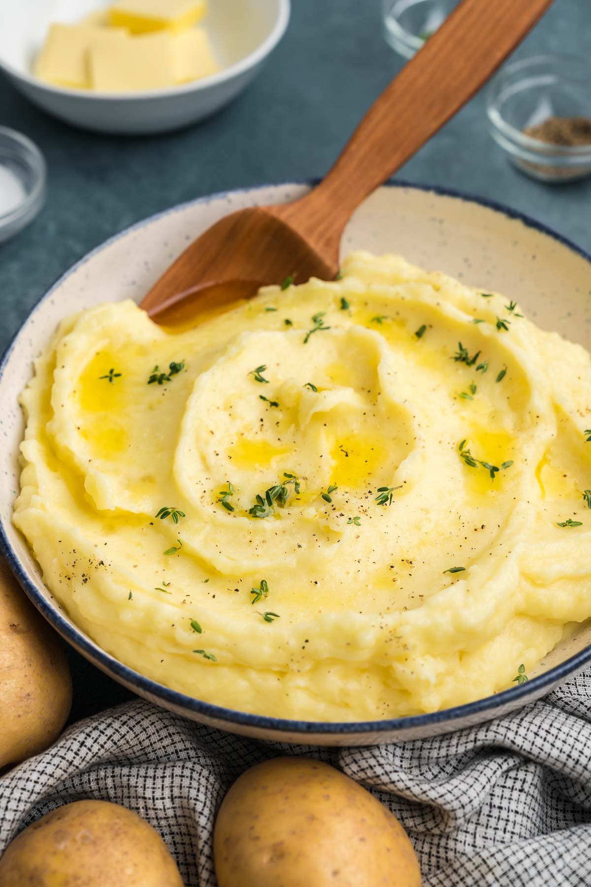 yukon gold mashed potatoes in a bowl